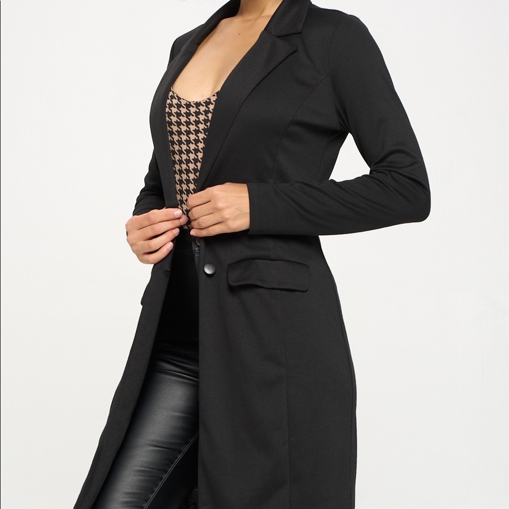 LONG COAT W/ BUTTONS
BLACK